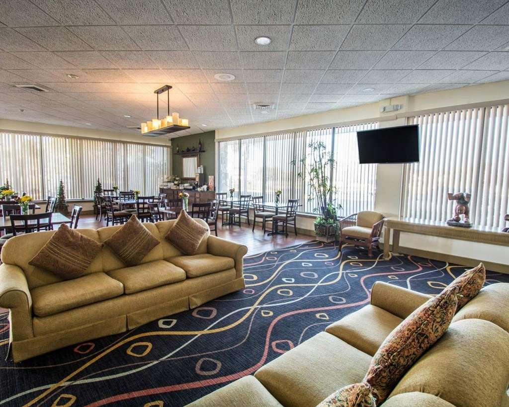 Magnuson Grand Sebring North Hotel Interior photo