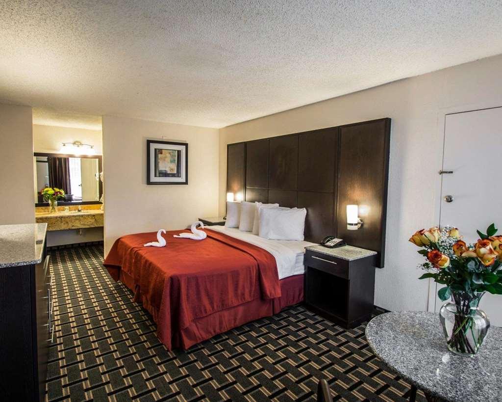 Magnuson Grand Sebring North Hotel Room photo